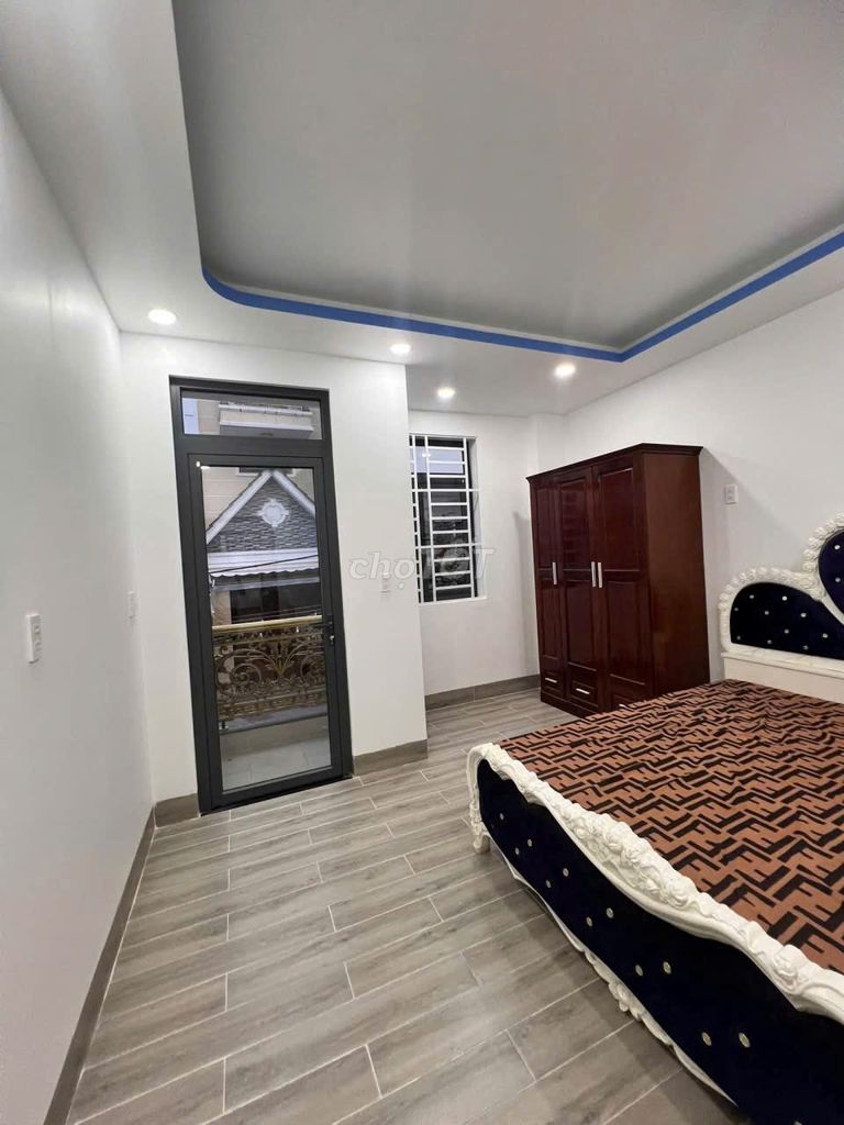 New four floors. 5 Linh Chiểu.