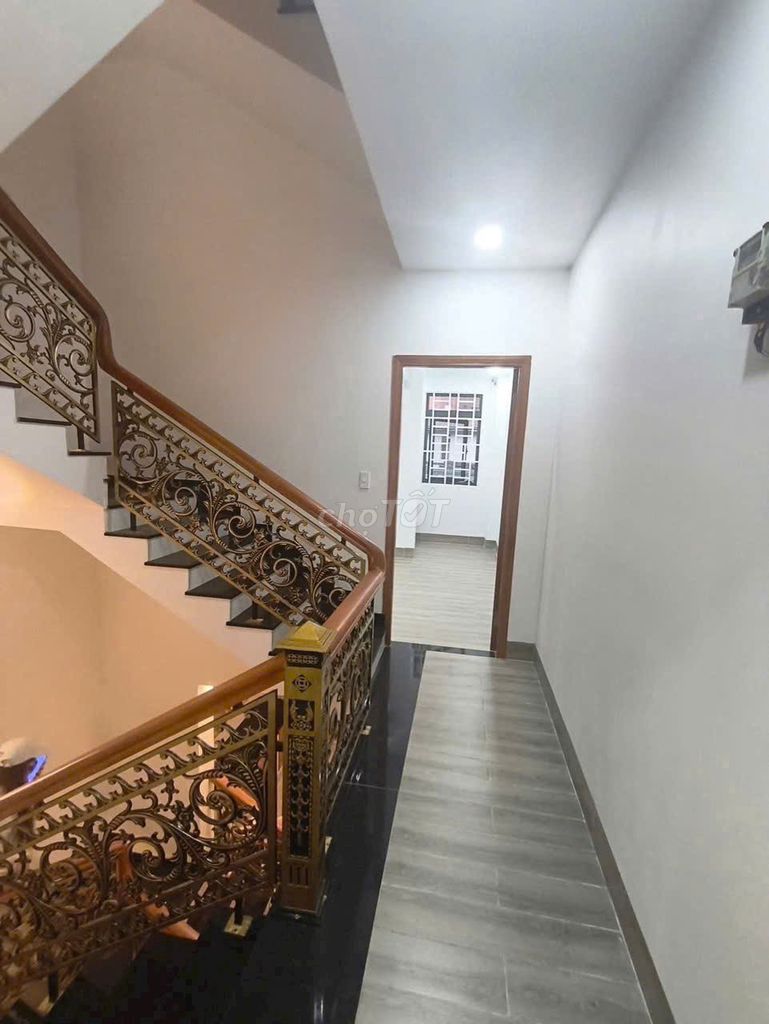 New four floors. 5 Linh Chiểu.