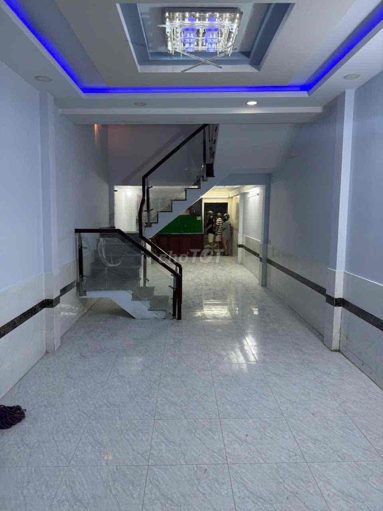 I'm renting an alley for an alley.