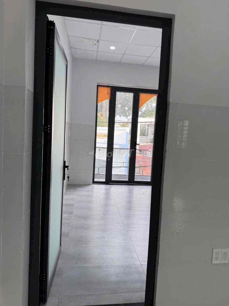 For the Gò Dầu alley building 5 x 20 meters a floor cost only 15 million a month