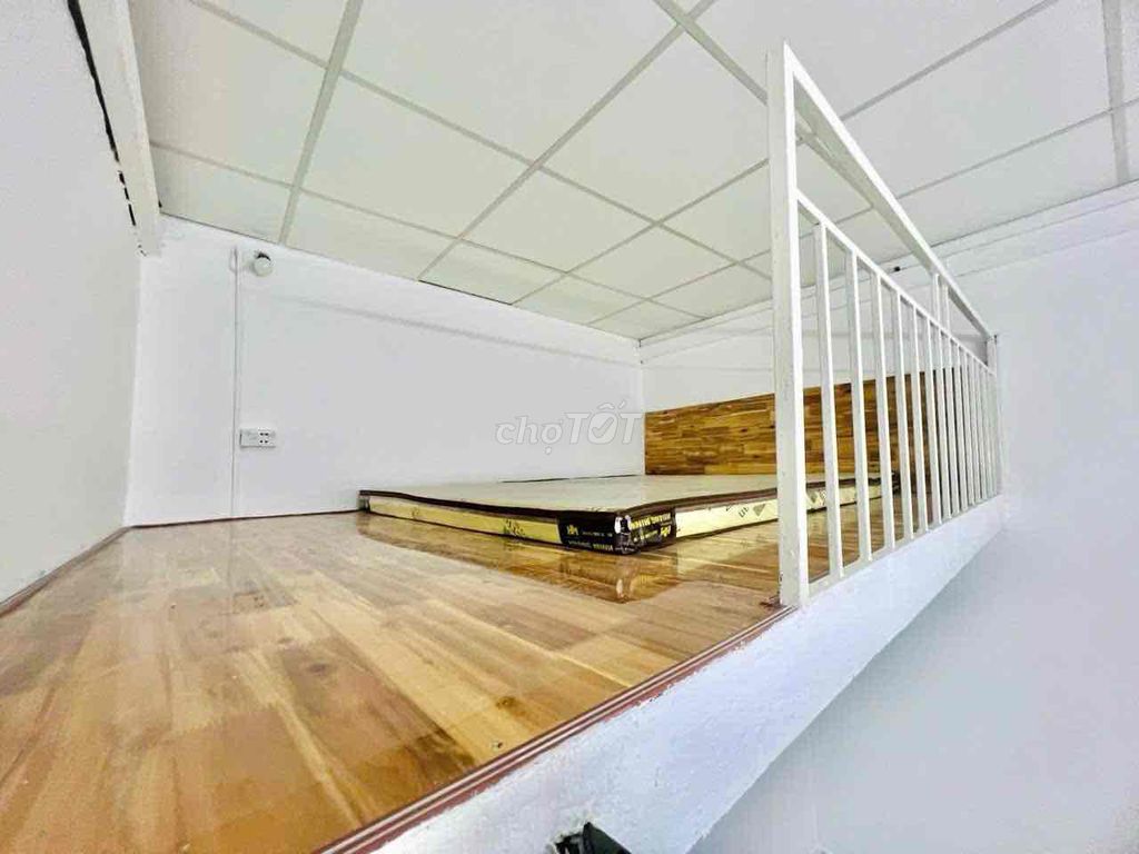 Rooms are cheap - 3 million - with a Cộng Hoà - Win School