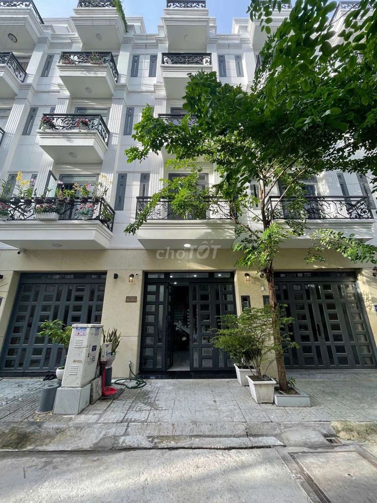 Rent a room near the University of Café, Power Force, District 12.