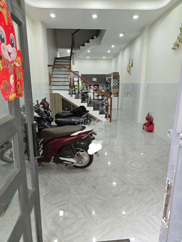 Rent a room near the University of Café, Power Force, District 12.