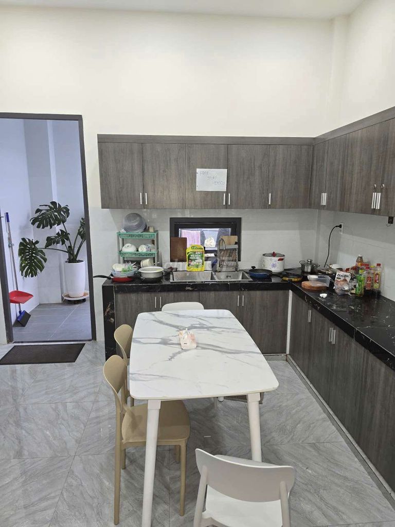 Rent a room near the University of Café, Power Force, District 12.