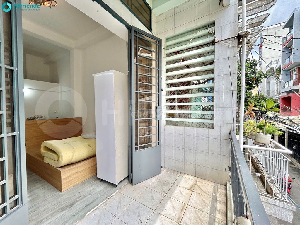2 P right here, 281 Lê Văn Sỹ - full interior - window - personal balcony