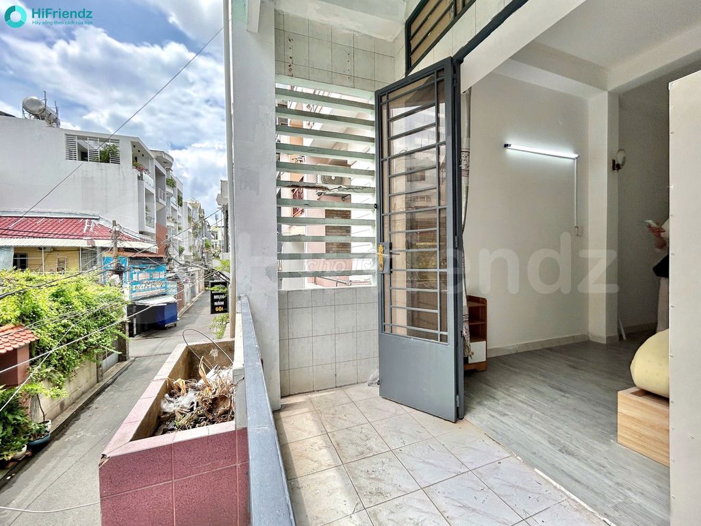 2 P right here, 281 Lê Văn Sỹ - full interior - window - personal balcony