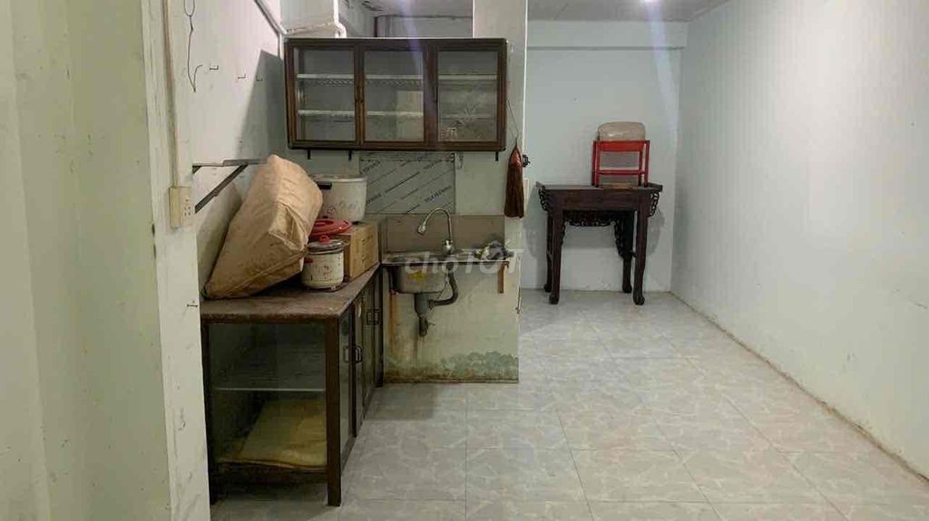 leases for short-term housing - warehouse