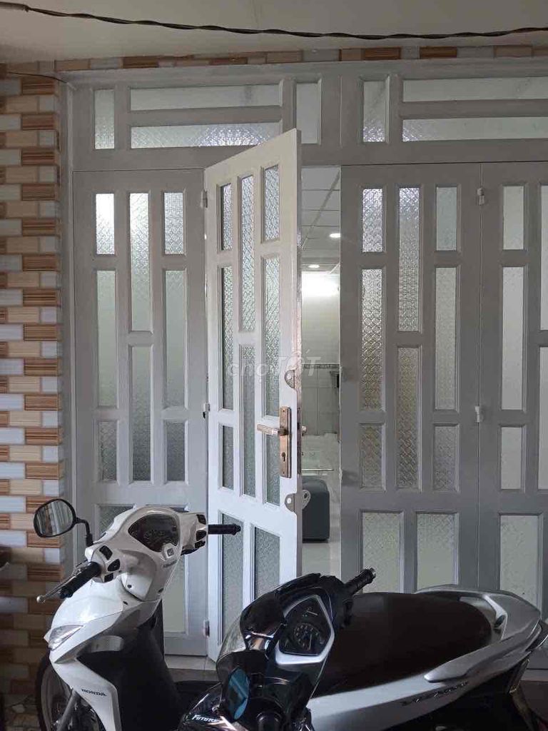 The whole rent house costs 4 million in the old Nhơn Đức Nhà Bè district