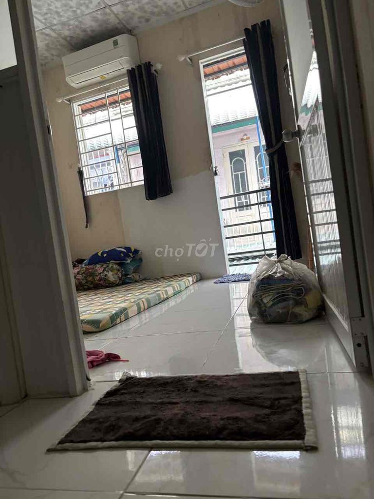 The whole rent house costs 4 million in the old Nhơn Đức Nhà Bè district