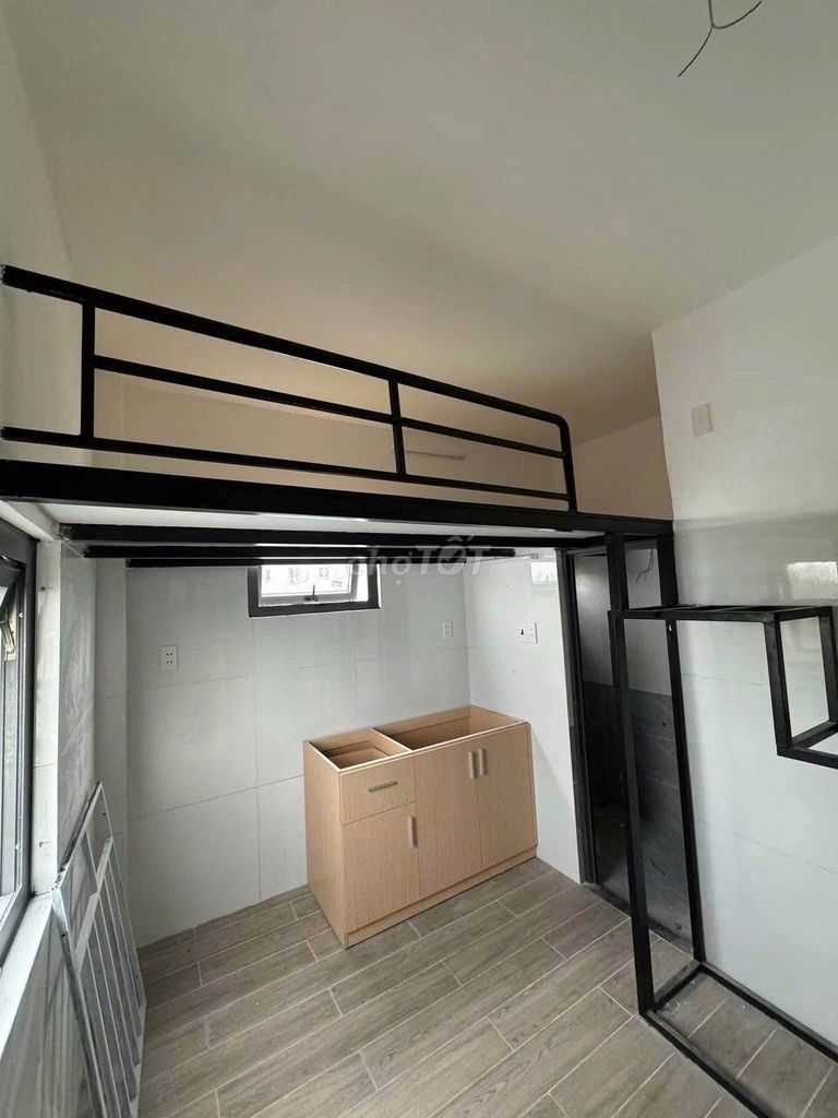 The super pretty one right near the market. She's got a full interior-- a sky window-- a car vault.