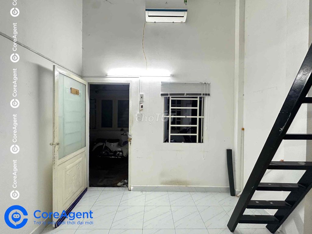 The top guard ready the refrigerator right now. Nguyễn Sơn.