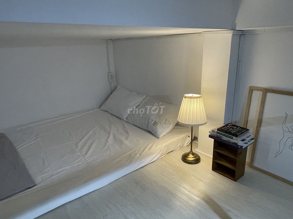 We need to rent a room in the 3rd district of the City of Elk. Very cheap. It's 5.20 million.