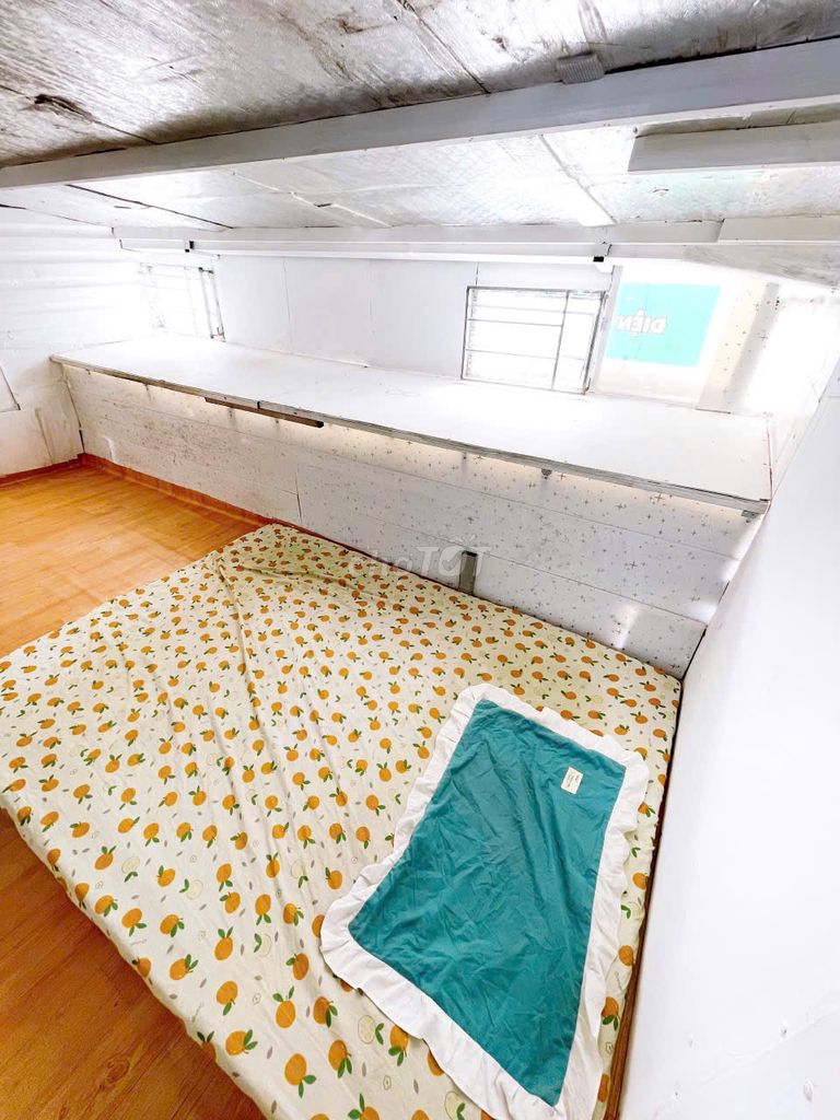 Clear the little studio right back at the staff academy - 20 M2 - sky windows