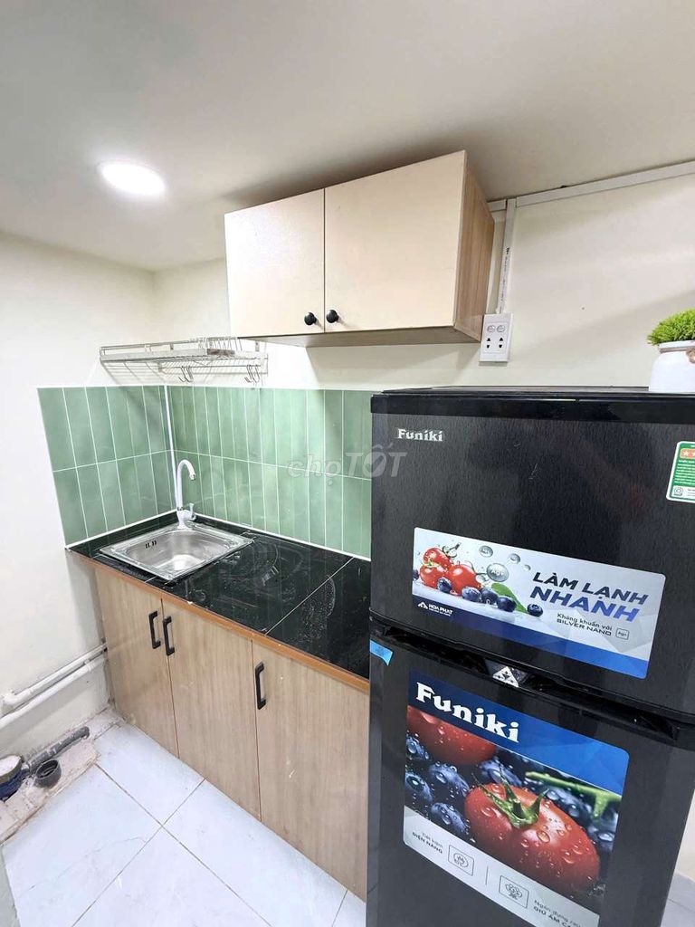 Dupinx's low-cost furniture room