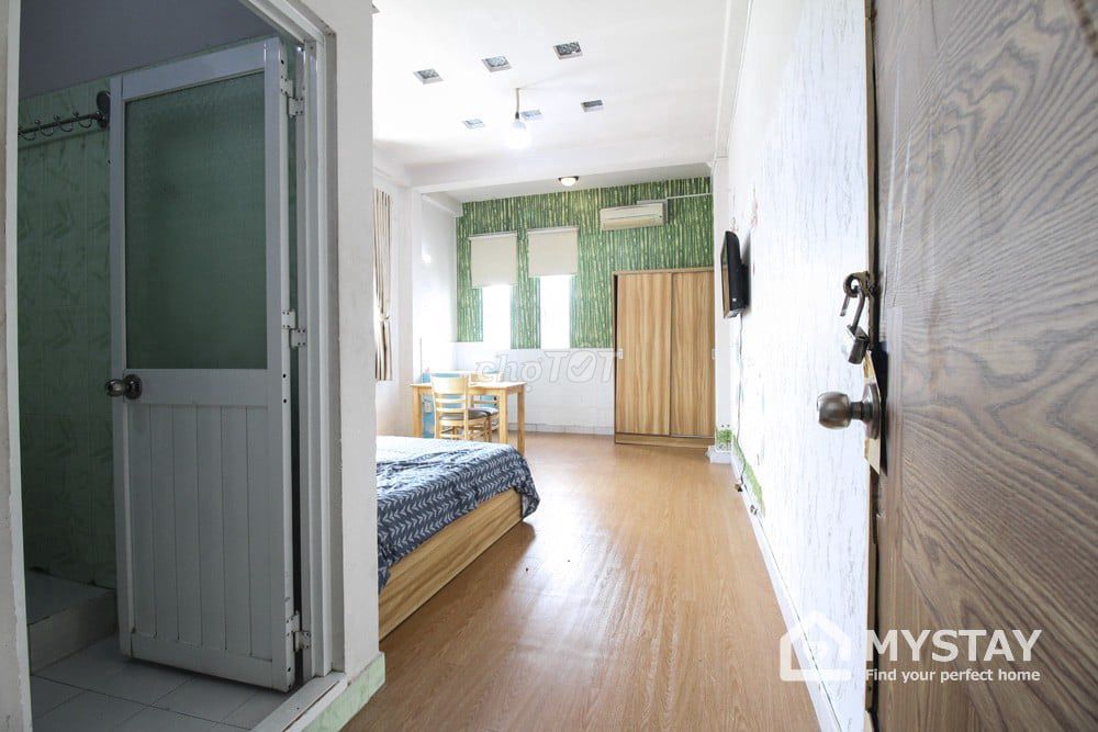 Room 28 m2, which costs 4 million7 enough furniture to open up Âu Cơ Tân Bình