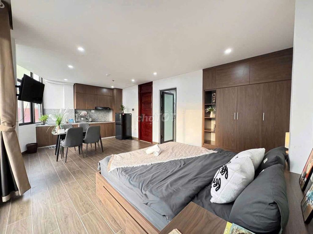 Renting apartment/Plainsboro with balconct--new furniture enough.