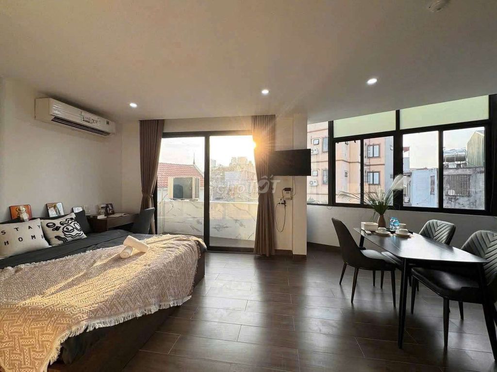 Renting apartment/Plainsboro with balconct--new furniture enough.