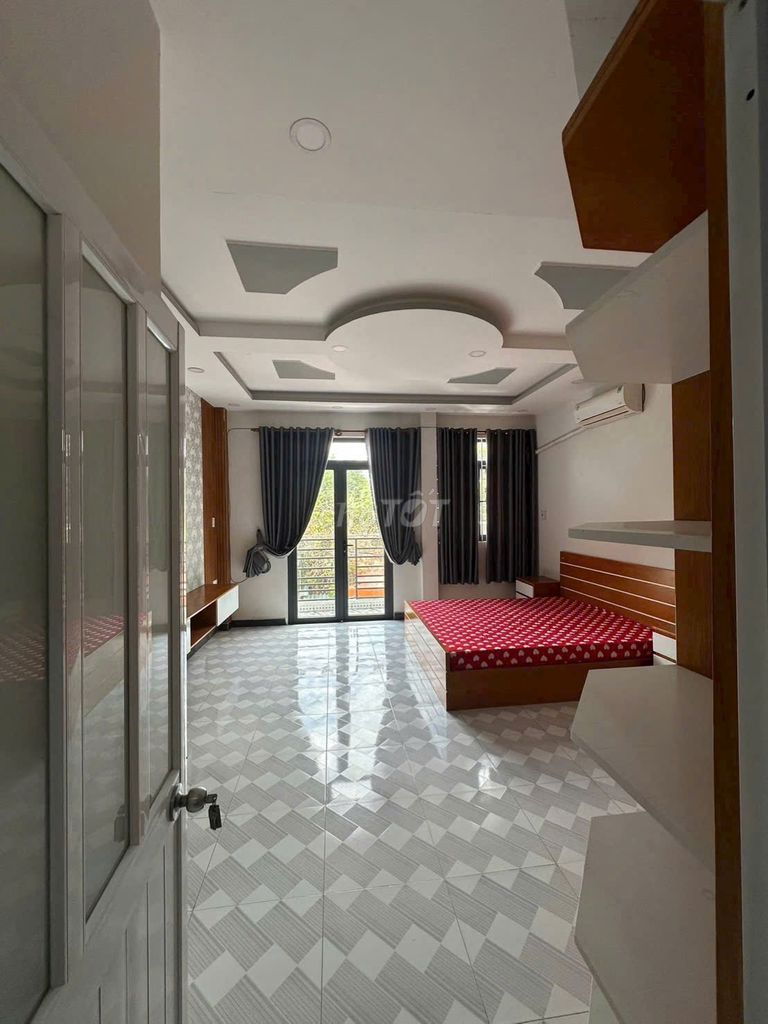 9 million 3 rooms 3 floors of the alley.