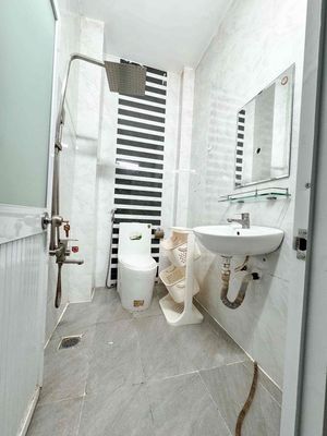 Two bedrooms. A full interior toilet. Hoàng Văn Thụ Phú Nhuận Park.