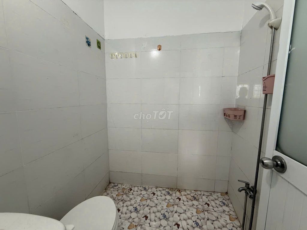 Pretty little studio right here in the vincom, - 20 M2 - full interior - free window
