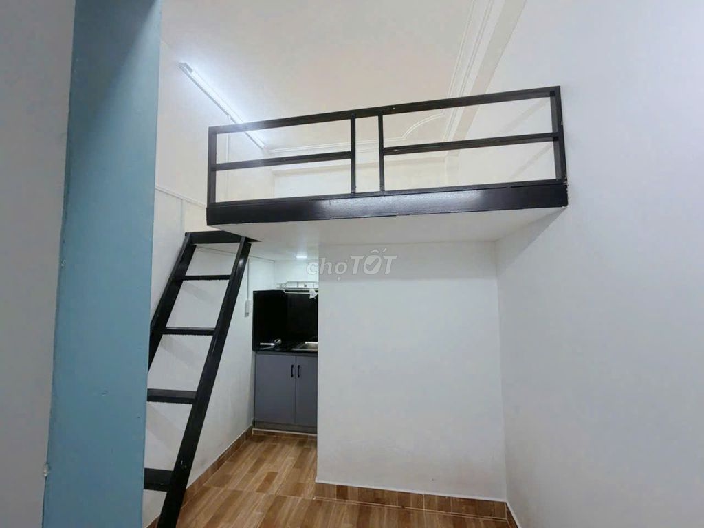 Beautiful little girl right here at the University of gtvt, outside of the trade - free window - 20 M2