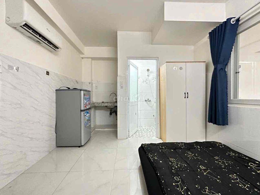 Rent a cool Dương Quảng Hàm studio.