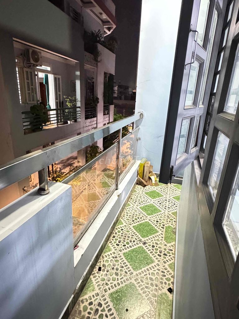 The balcony room - refrigerator room, closet