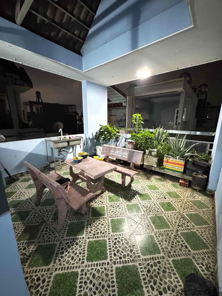 The balcony room - refrigerator room, closet