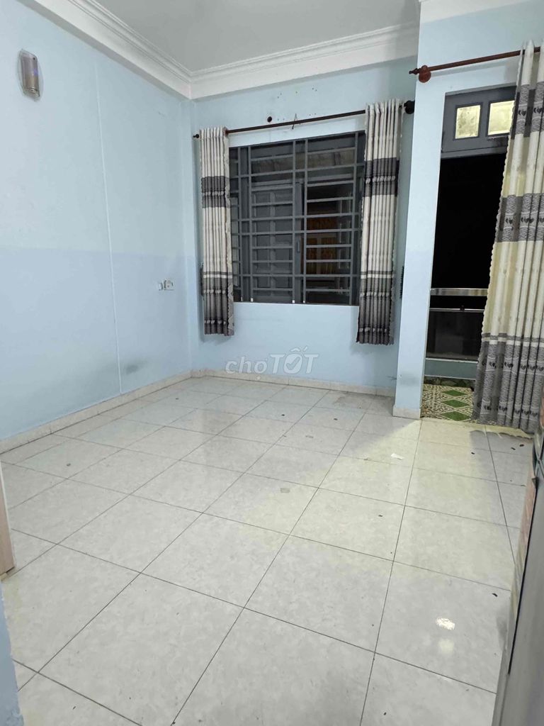 The balcony room - refrigerator room, closet