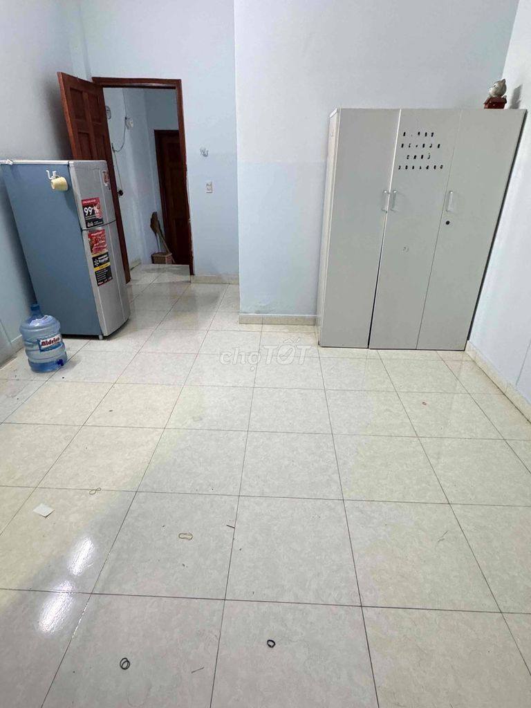 The balcony room - refrigerator room, closet