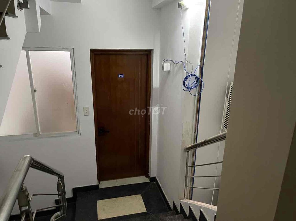 - Room 40 M2, large window, free time at the jar