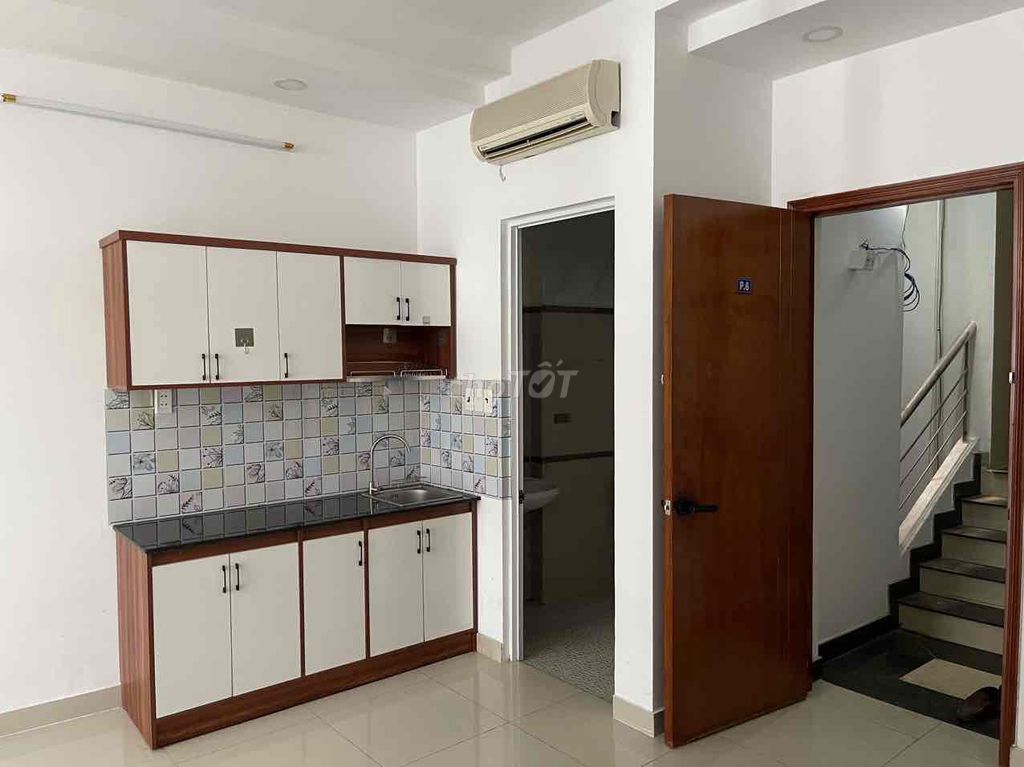 - Room 40 M2, large window, free time at the jar