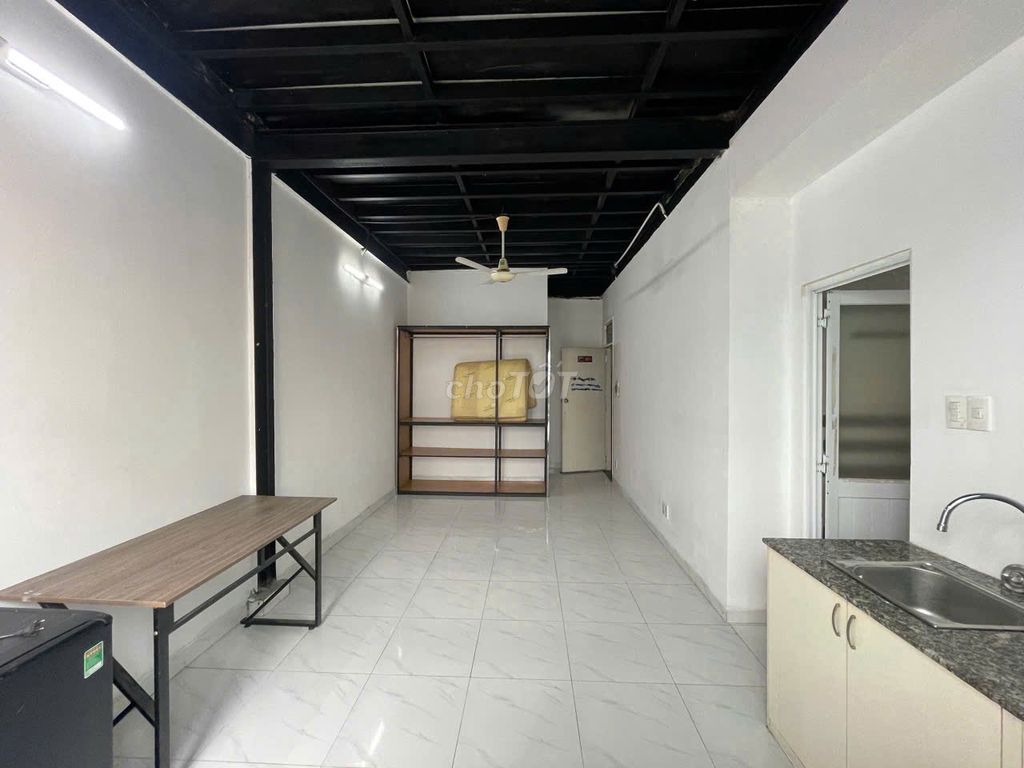 The super-wide studio at the market, the art college, the private interior.