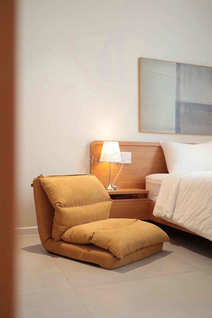 The Sư Vạn Hạnh sky window studio is right around the Pantical Lee circle.