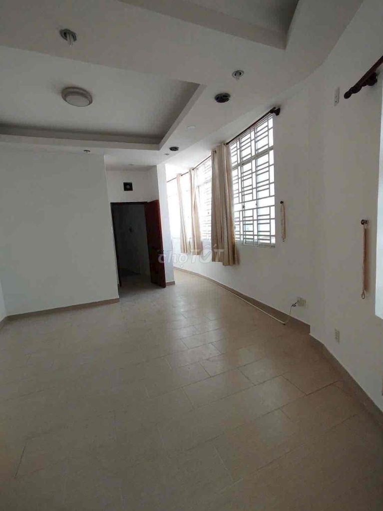 9.5 million – 5 x17 M - 1 floor - 3 bedroom - 3 story - kalq1