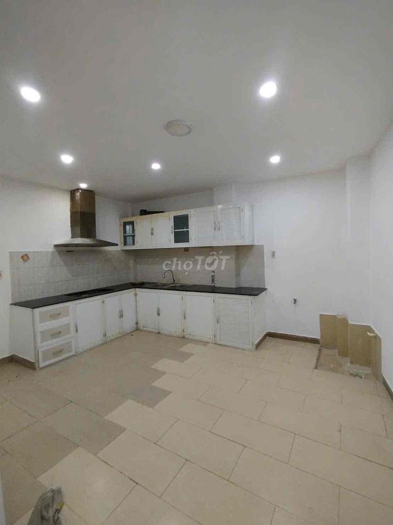 9.5 million – 5 x17 M - 1 floor - 3 bedroom - 3 story - kalq1
