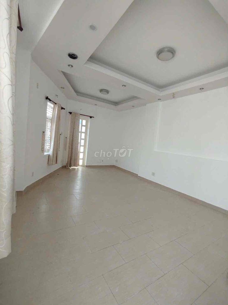 9.5 million – 5 x17 M - 1 floor - 3 bedroom - 3 story - kalq1