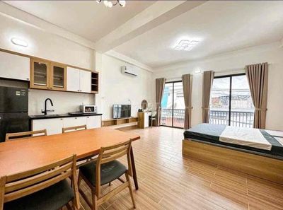 Studio's House is full of New York's finest near District 7