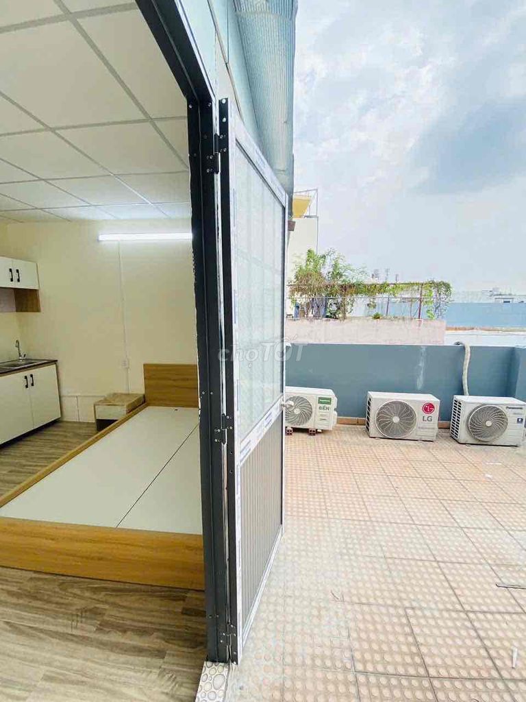 rented a super wide balcony studio near University vhu - collab