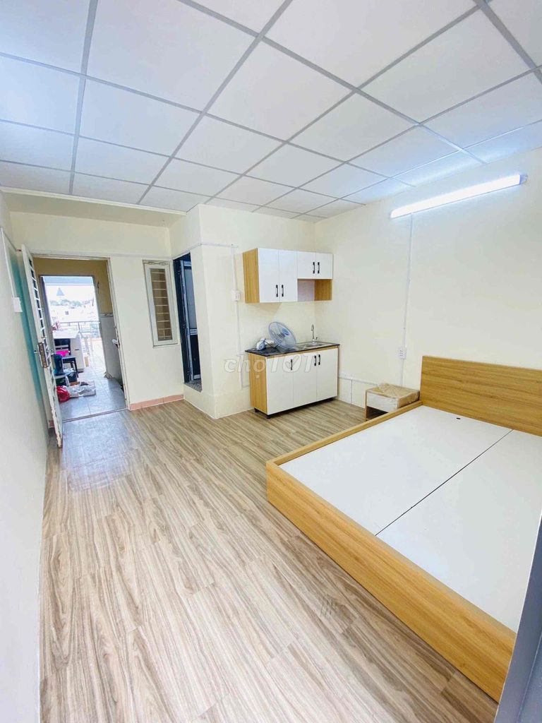 rented a super wide balcony studio near University vhu - collab