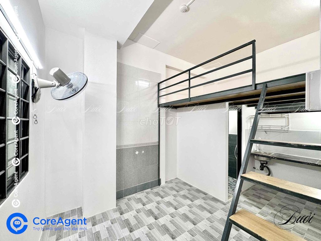 A cheap room with four social blocks near a peaceful shower
