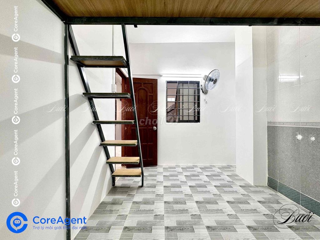 A cheap room with four social blocks near a peaceful shower