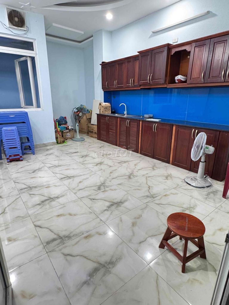 Rent the entire floor 1-1 living room plus 1 balcony bedroom - 1 toilet