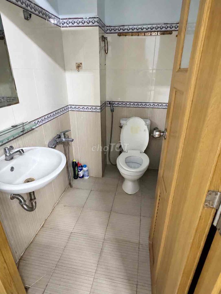 Rent the entire floor 1-1 living room plus 1 balcony bedroom - 1 toilet