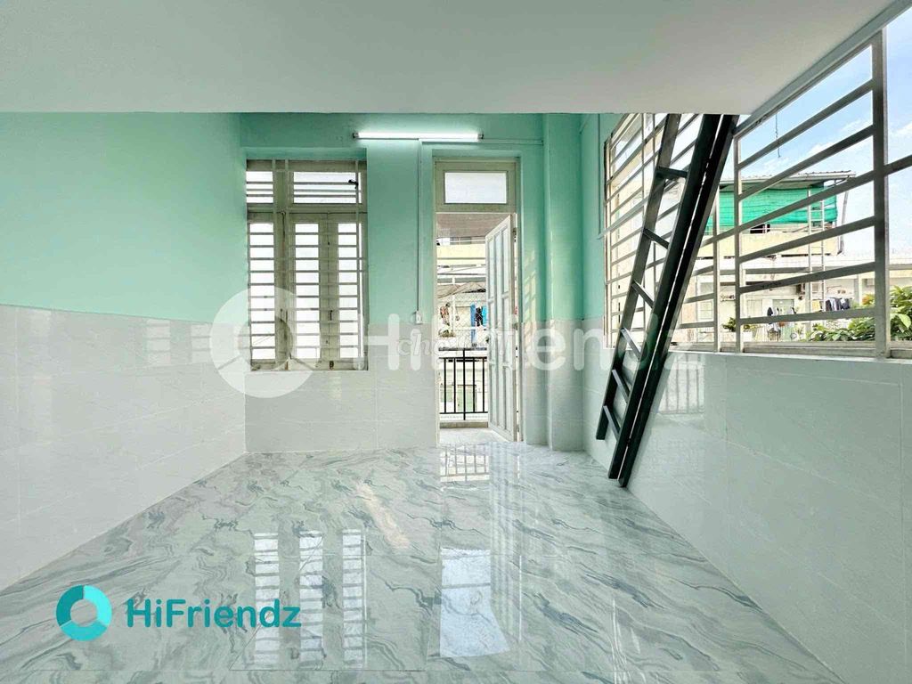 room near vhu - full interior - near the shower, vhu