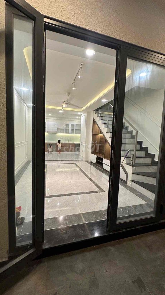Renting the entire 1113 Huỳnh Tấn Phát alley 7 80 meters 2-12 million a month.