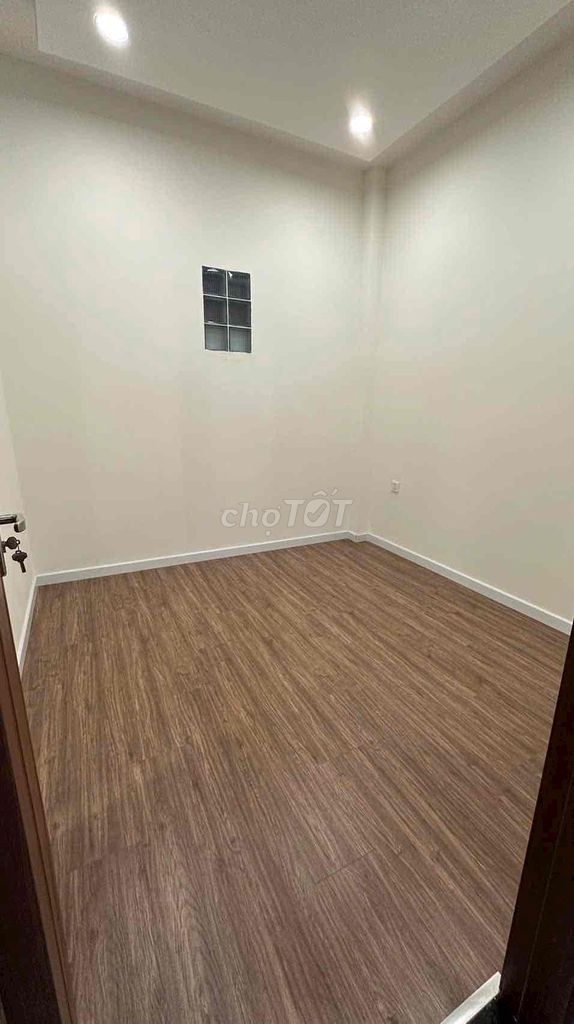 Renting the entire 1113 Huỳnh Tấn Phát alley 7 80 meters 2-12 million a month.