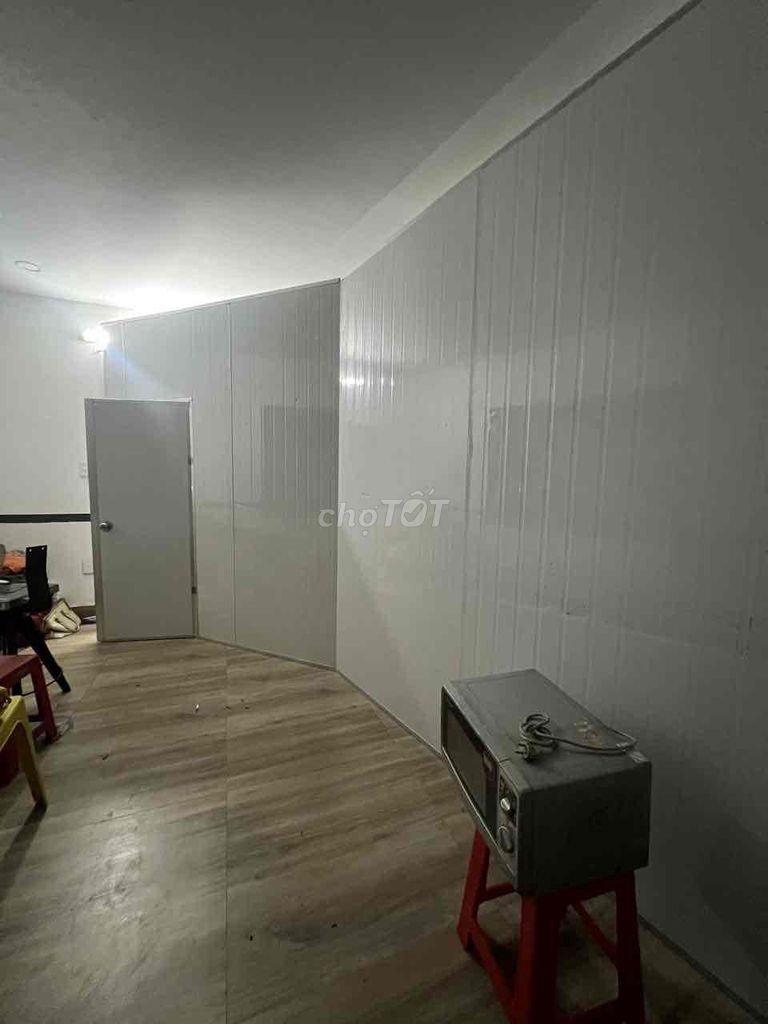 The service apartment / room Tx32 delivers 25, right on Thạnh Xuân, from 2.1-50 million.