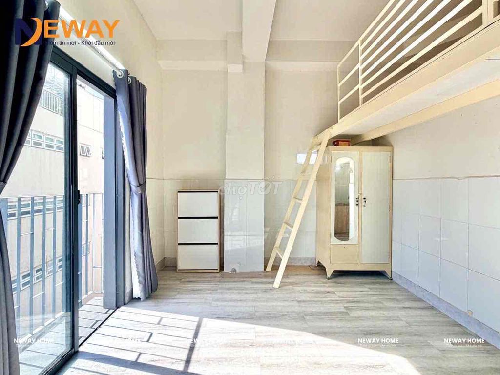 Airlocks Room - New Xiang Tang cool balcony, Funky