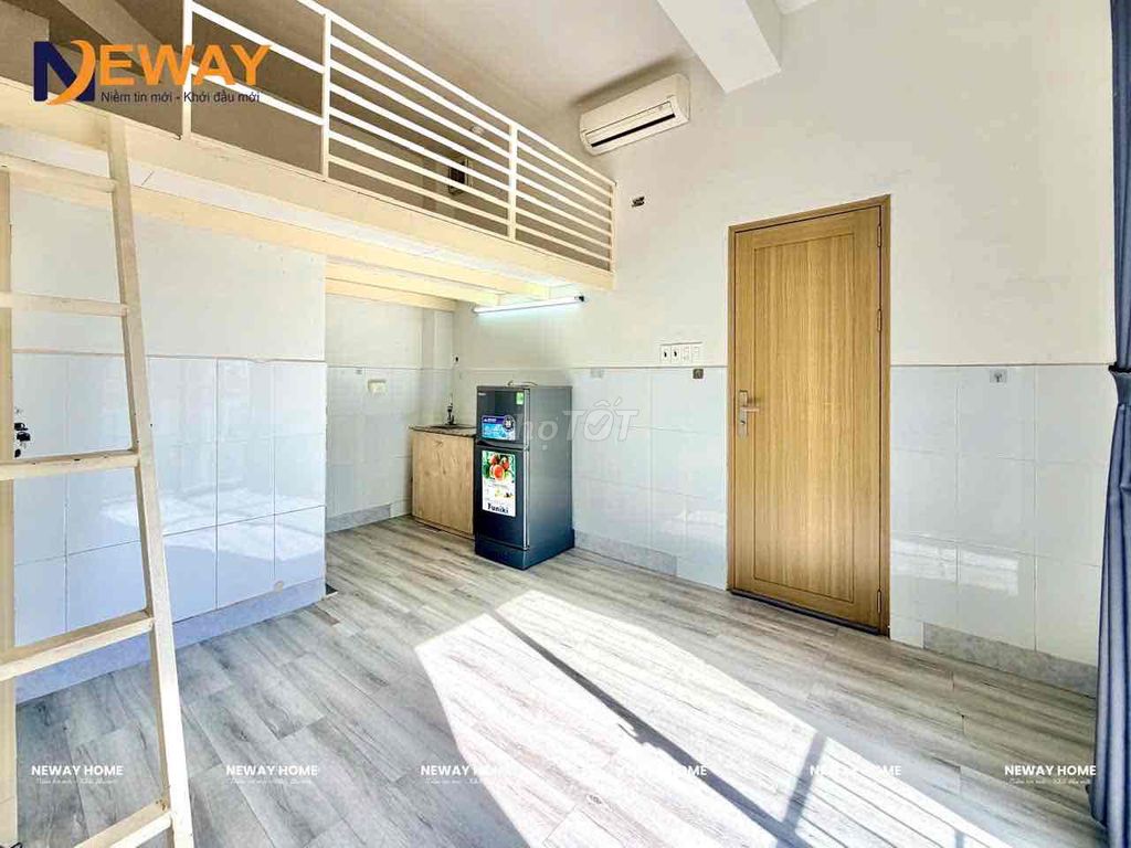 Airlocks Room - New Xiang Tang cool balcony, Funky